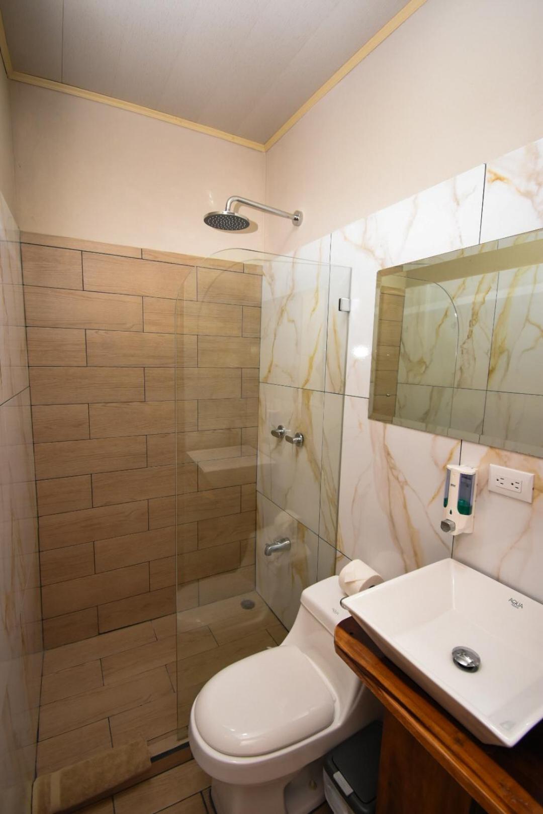 Cabinas Eddy 2* Monteverde